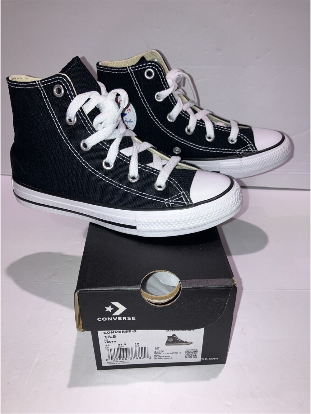 CONVERSE BLACK WHITE HI Tops 3J231 CHUCK TAYLOR ALL STAR YOUTH 13.5 NEW